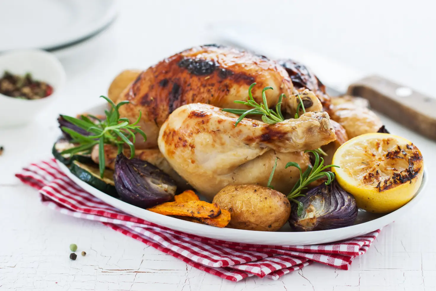 Poulet rôti doré au citron avec légumes grillés préparé par La Réunion des Saveurs à Chemillé-en-Anjou